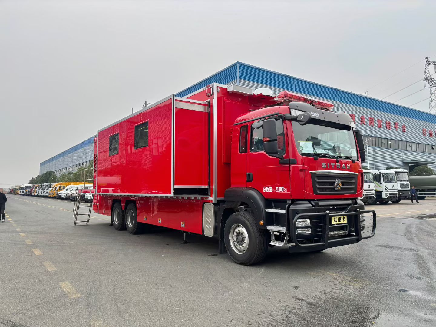 重汽汕德卡大型应急通讯指挥车