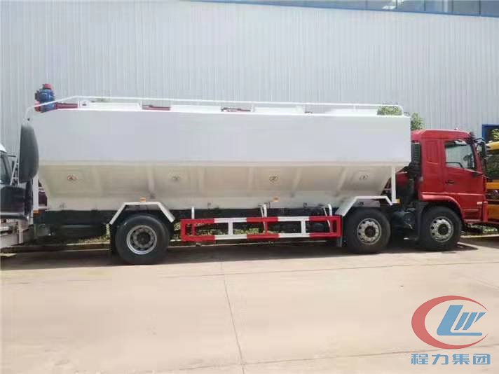 优发国际陕汽轩德小三轴散装饲料车